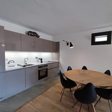 Confortable Pour 6 Personnes Avec Piscine Privee Lecci