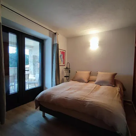 Confortable Pour 6 Personnes Avec Piscine Privee Apartman Lecci